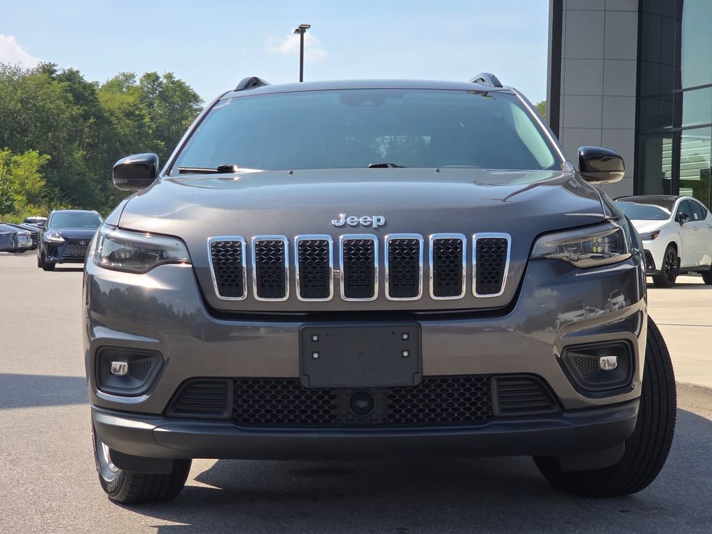 Used 2022 Granite Crystal Metallic Clearcoat Jeep Latitude Lux image 3