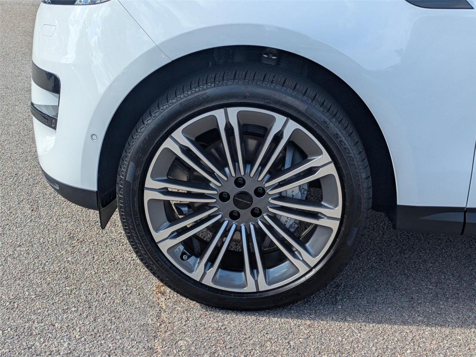 New 2026 Fuji White Land Rover SE image 10