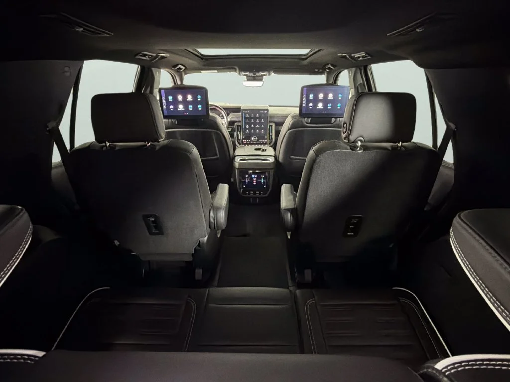 2025 GMC Yukon AT4 Ultimate - Photo 34
