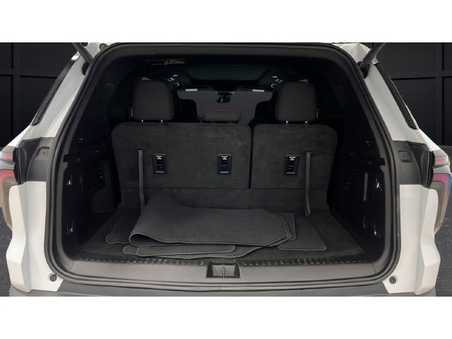 Used 2024 Summit White Chevrolet Z71 image 27