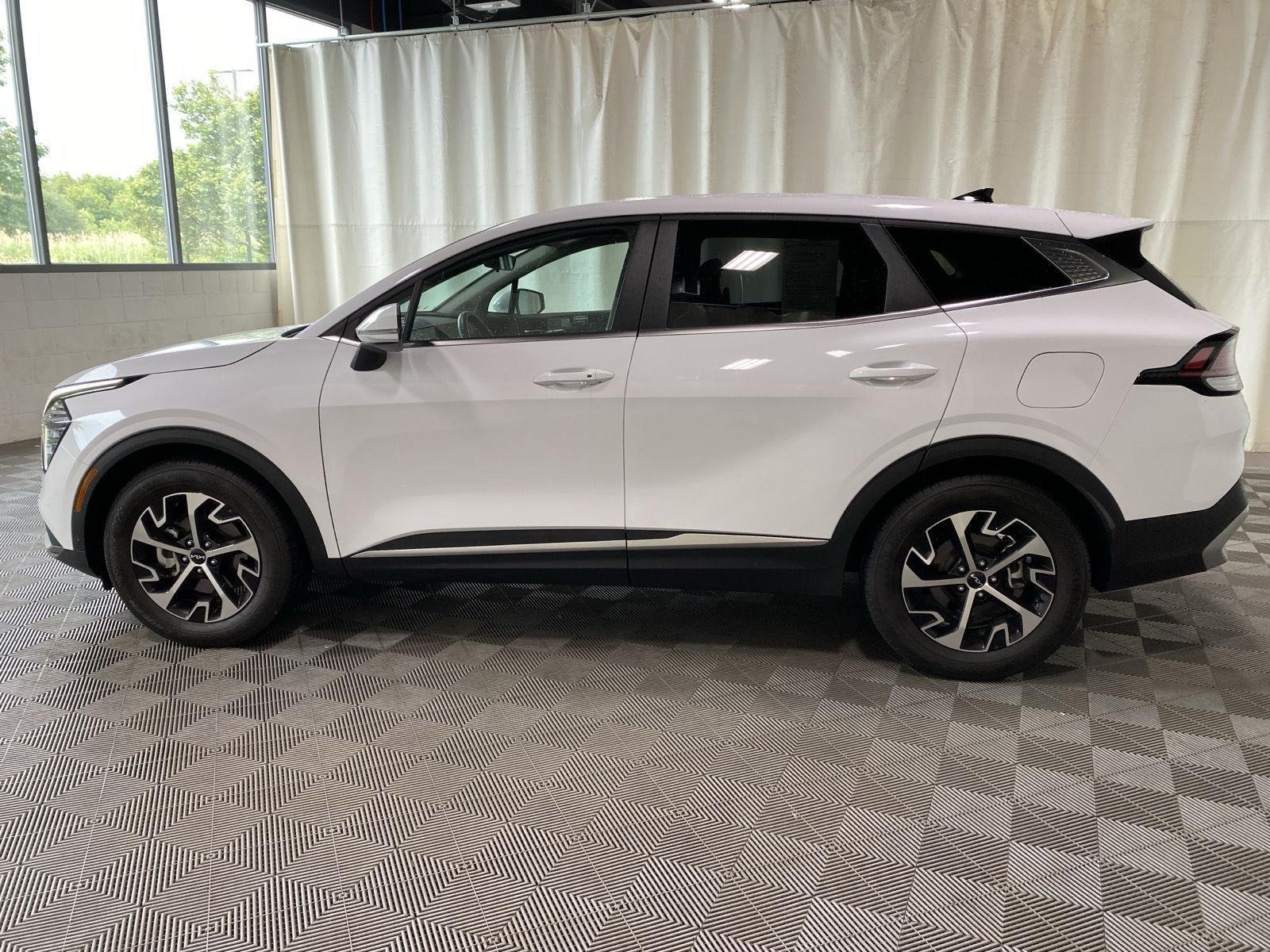 Used 2024 Glacial White Pearl Kia EX image 4