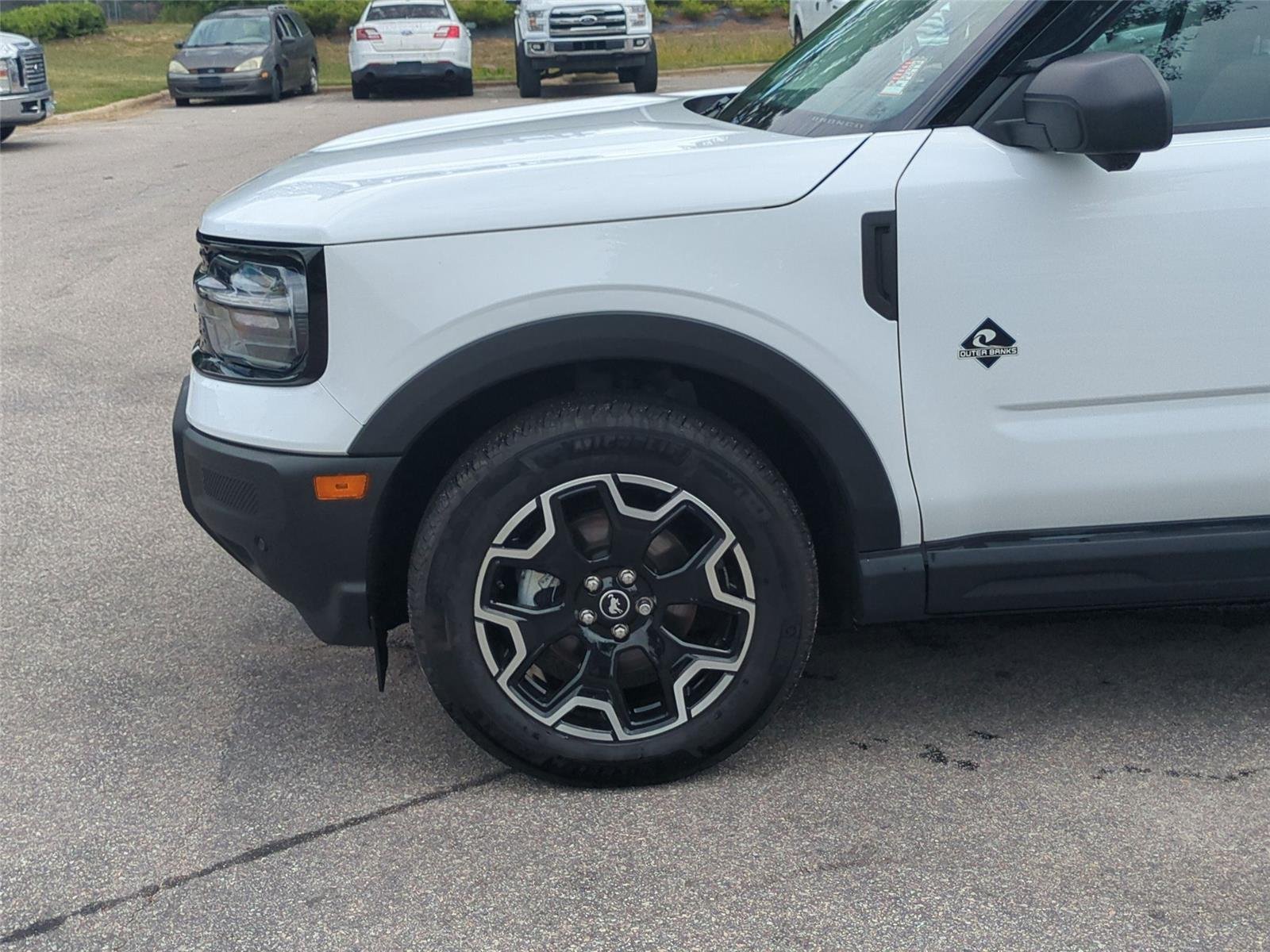 Used 2025 Oxford White Clearcoat Ford Outer Banks image 10
