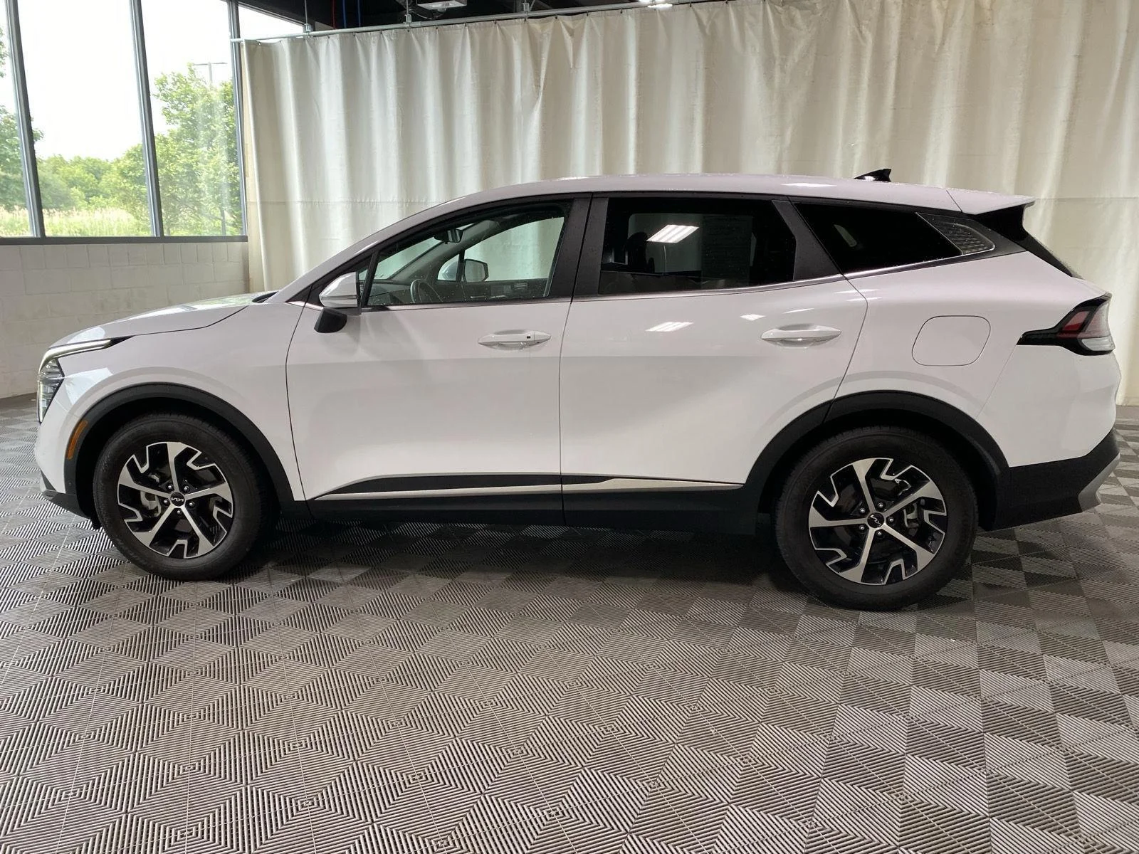 Used 2024 Glacial White Pearl Kia EX image 4