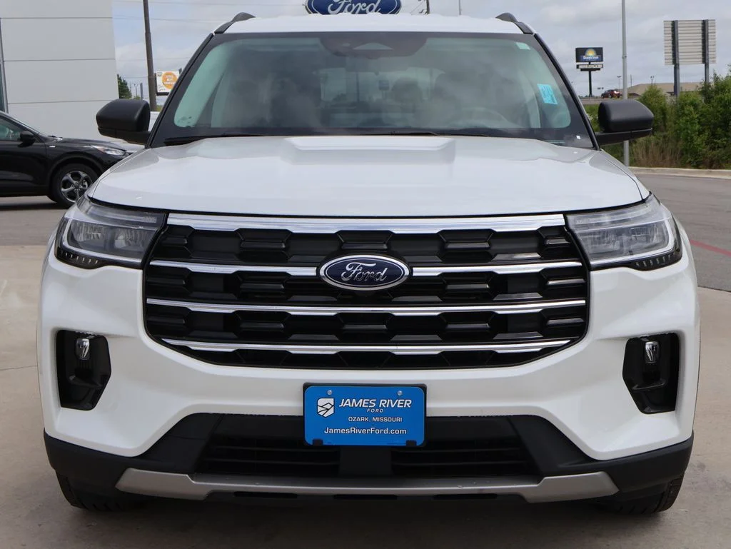 New 2026 Star White Metallic Tri-Coat Ford Active image 7