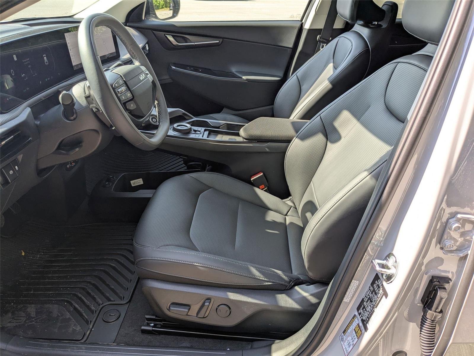 2025 Kia EV6 Wind - Photo 14