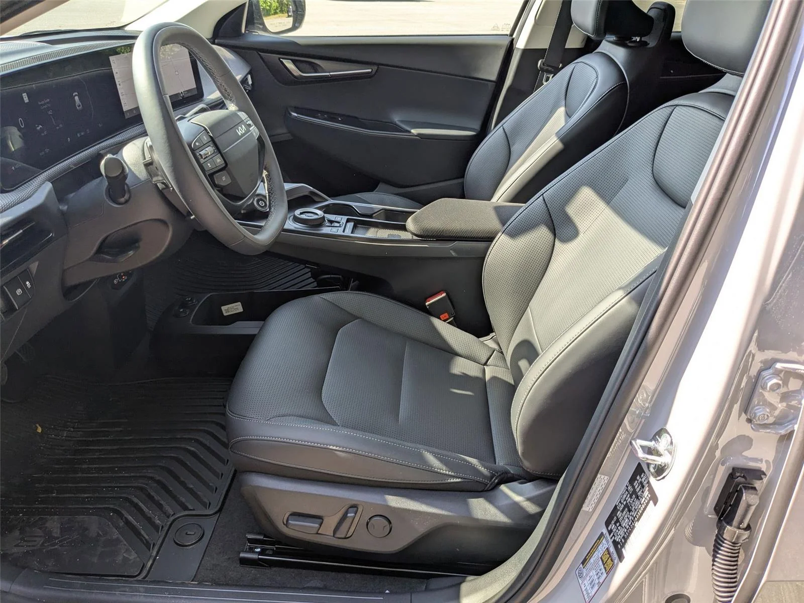 2025 Kia EV6 Wind - Photo 14