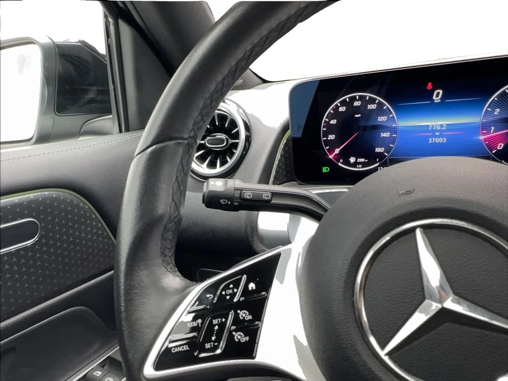 Used 2025 Black Mercedes-Benz GLB 250 image 38