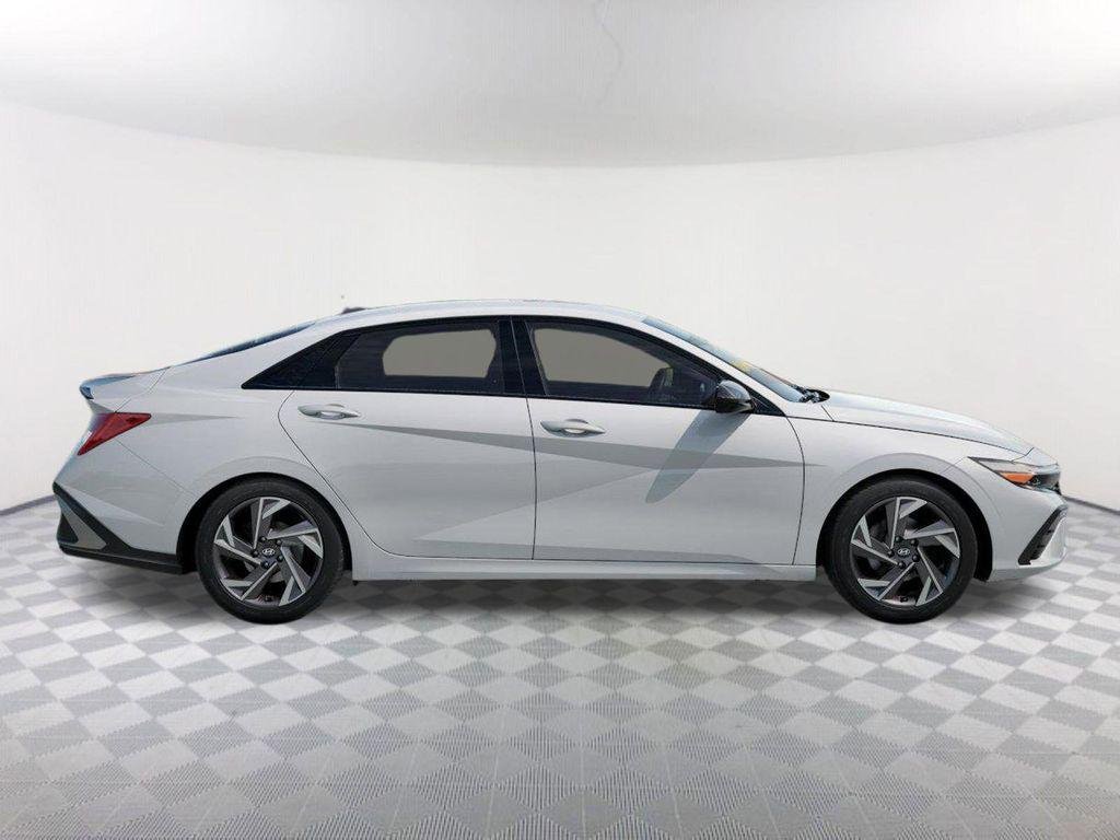 New 2026 White Hyundai SEL Sport Premium image 7