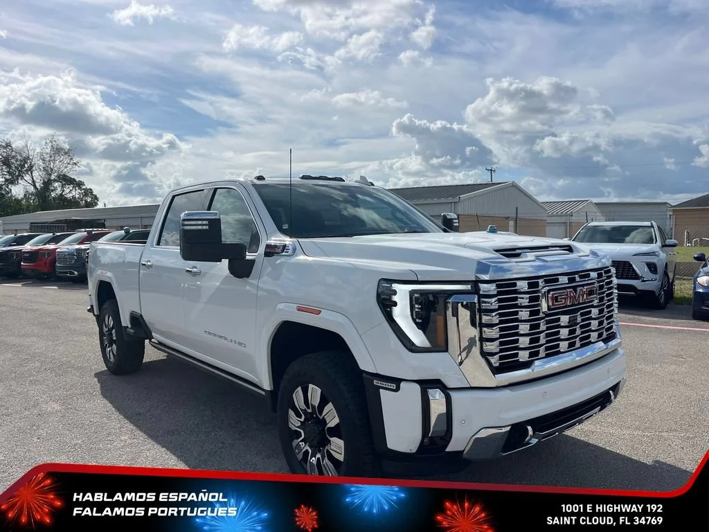 Used 2025 Summit White GMC Denali image 7
