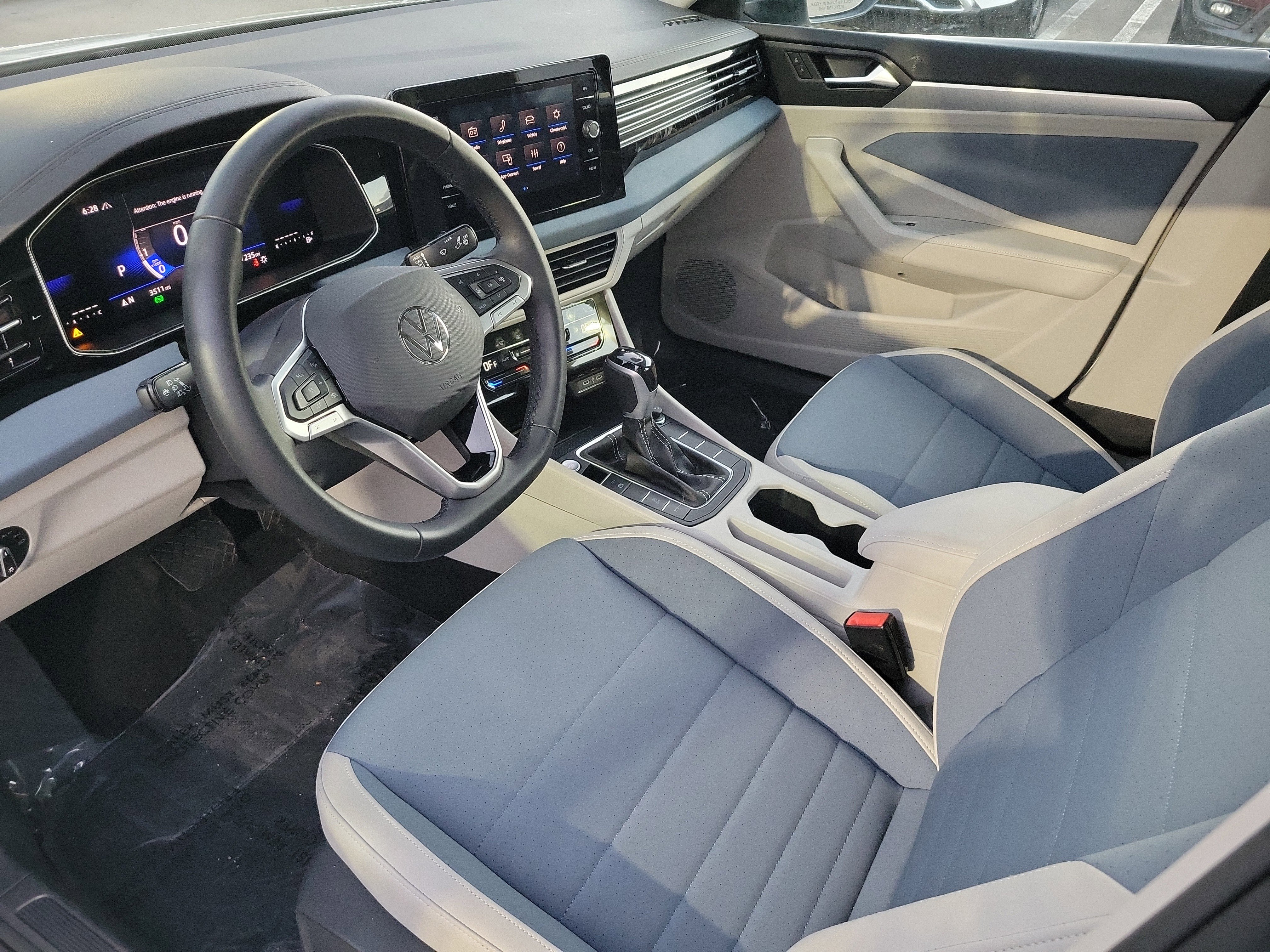 2025 Volkswagen Jetta SE - Photo 14