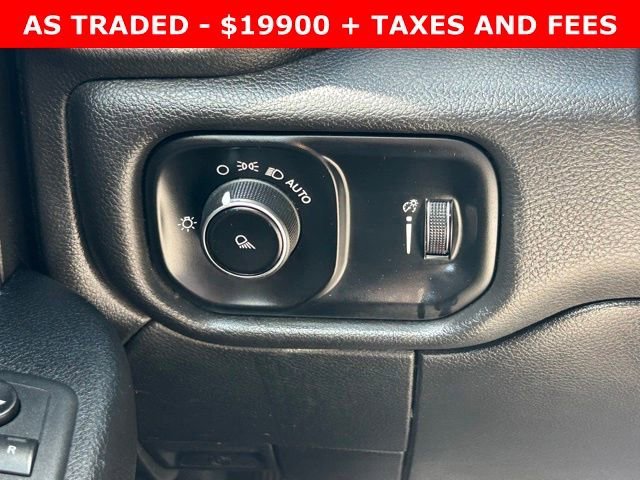 Used 2022 Bright White Clea Ram Tradesman image 16