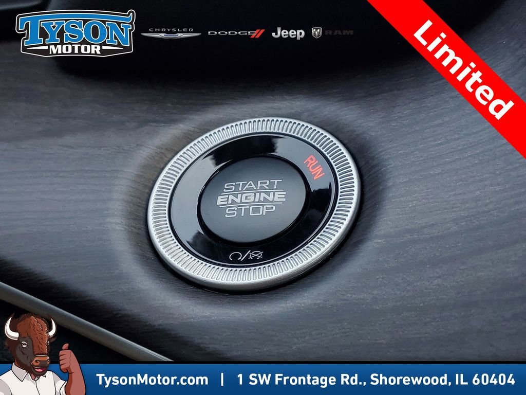 New 2025 Silver Zynith Exterior Paint Jeep Limited image 27
