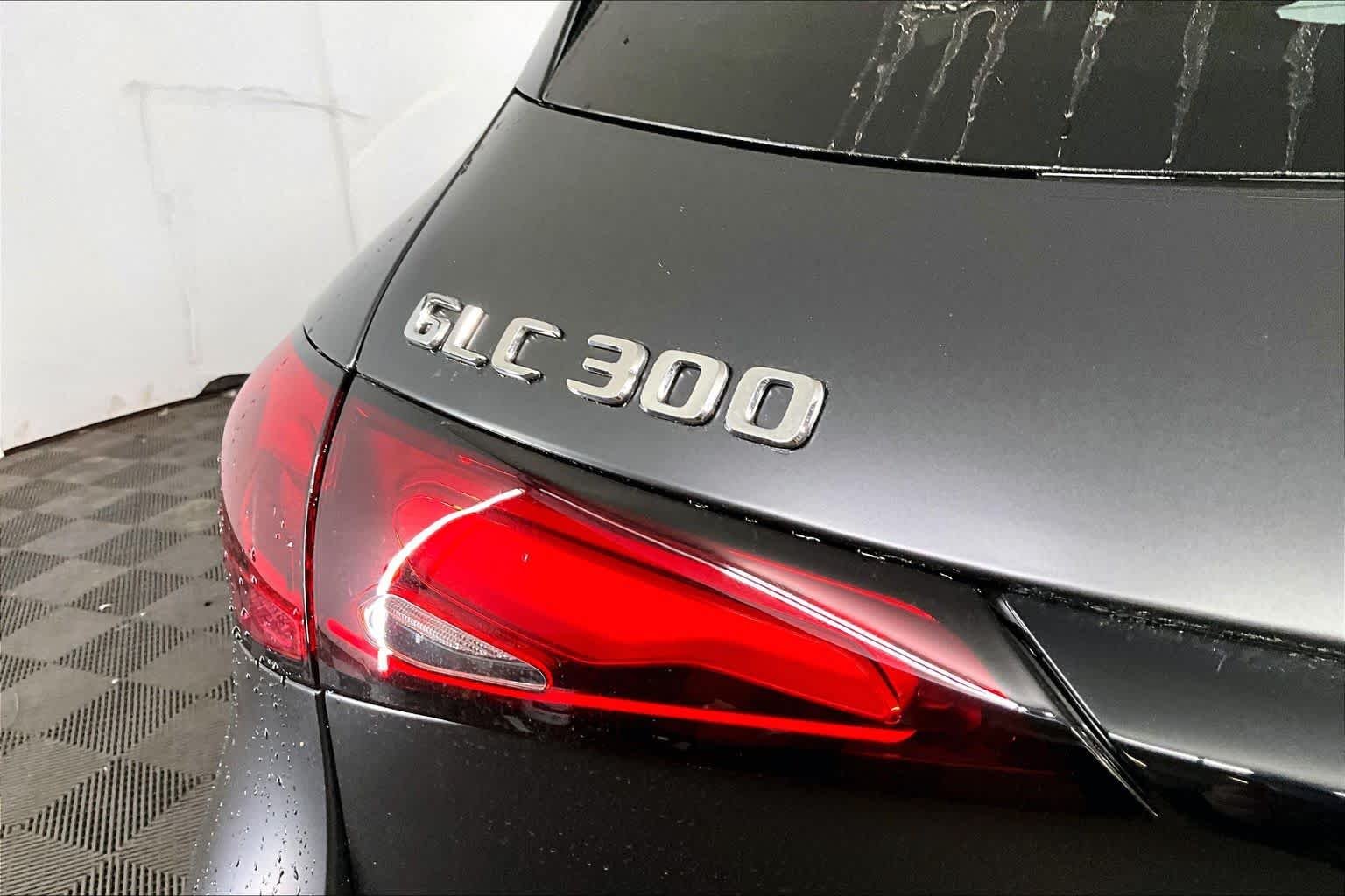 New 2026 MANUFAKTUR Graphite Grey Magno Mercedes-Benz GLC 300 image 7