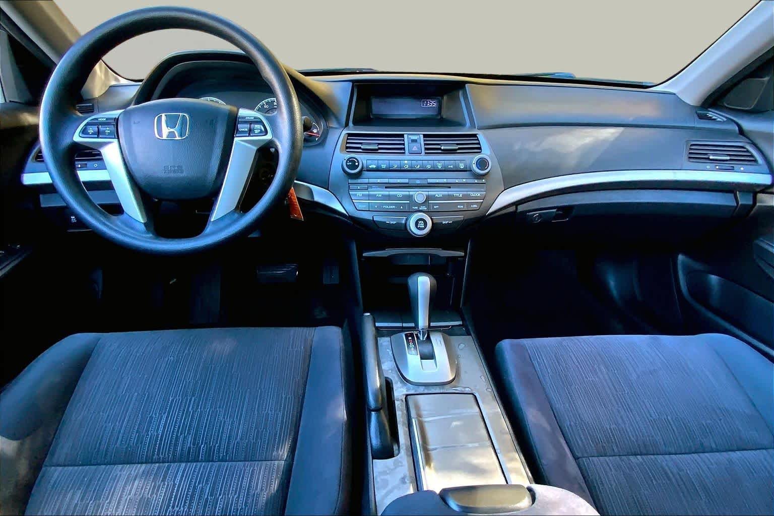 Used 2011 Alabaster Silver Metallic Honda LX-P image 15
