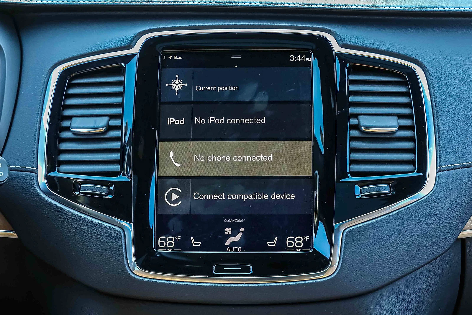 Used 2018  Volvo Inscription image 11