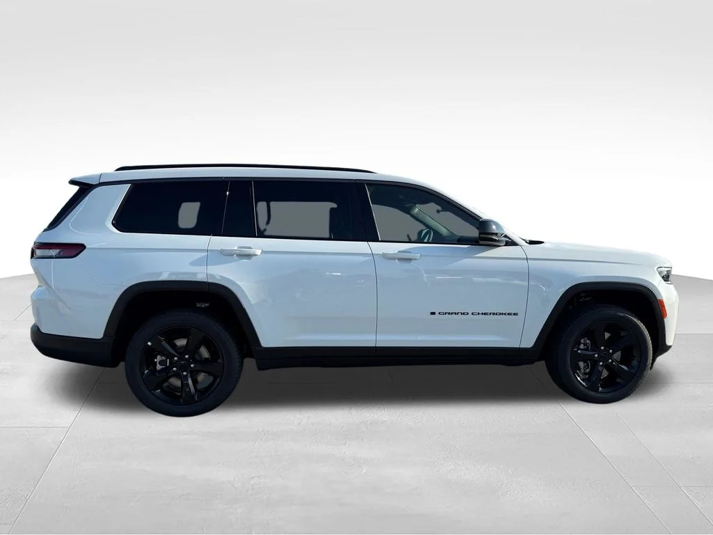 New 2026 Bright White Clear-Coat Exterior Paint Jeep Limited image 30
