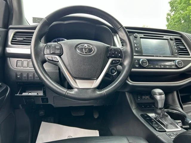 Used 2019 Blue Toyota XLE image 38
