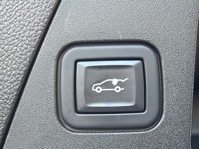 Used 2020 White Buick Essence image 19