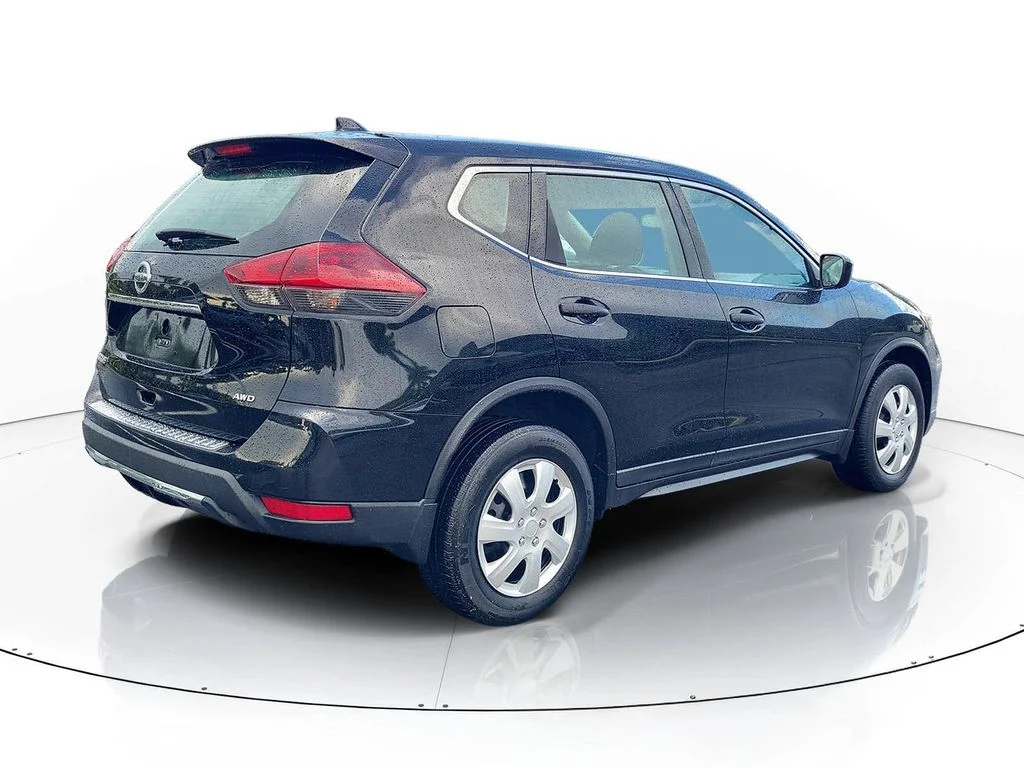 Used 2019 Black Nissan S image 7