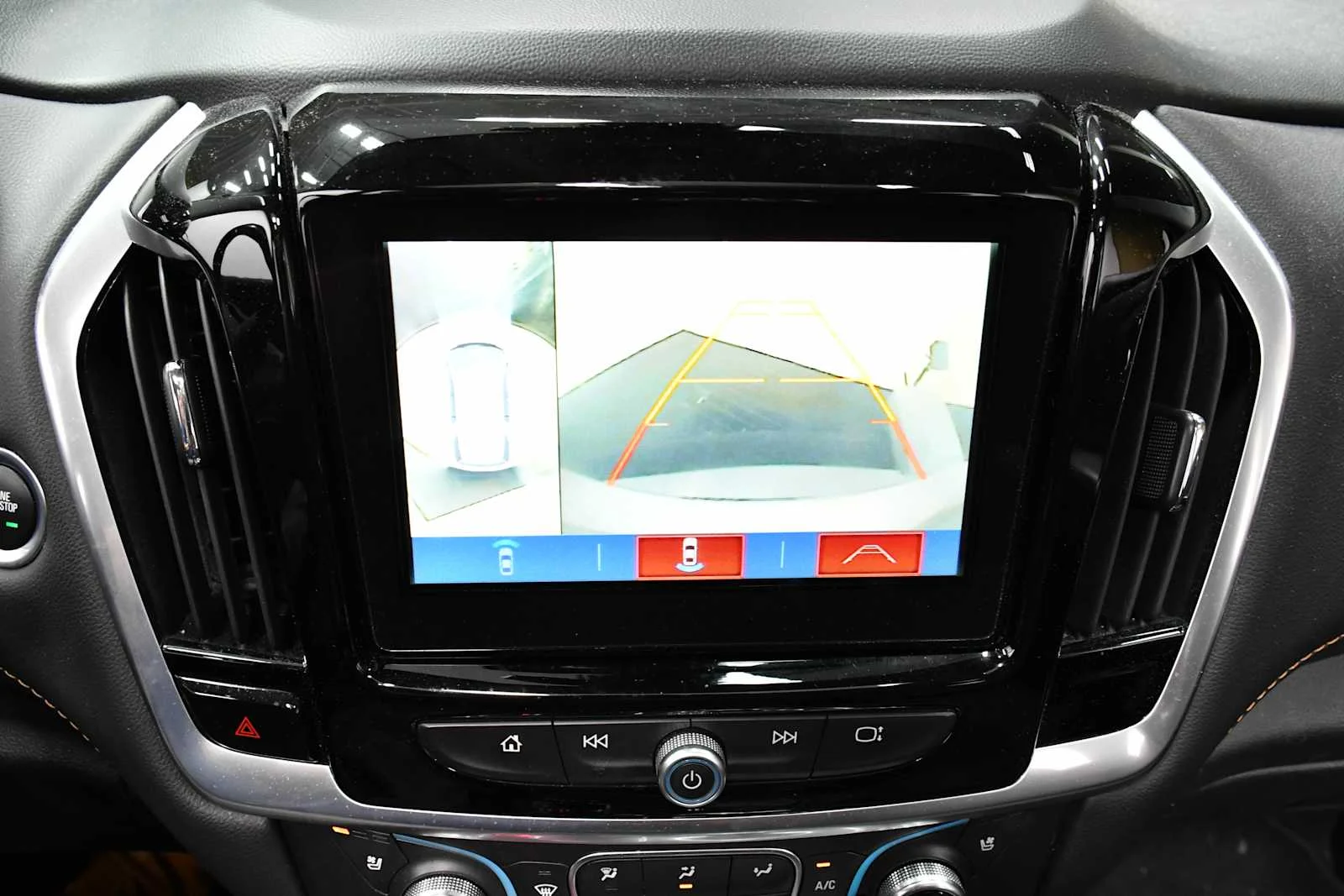 Used 2019 Iridescent Pearl Tricoat Chevrolet Premier image 19
