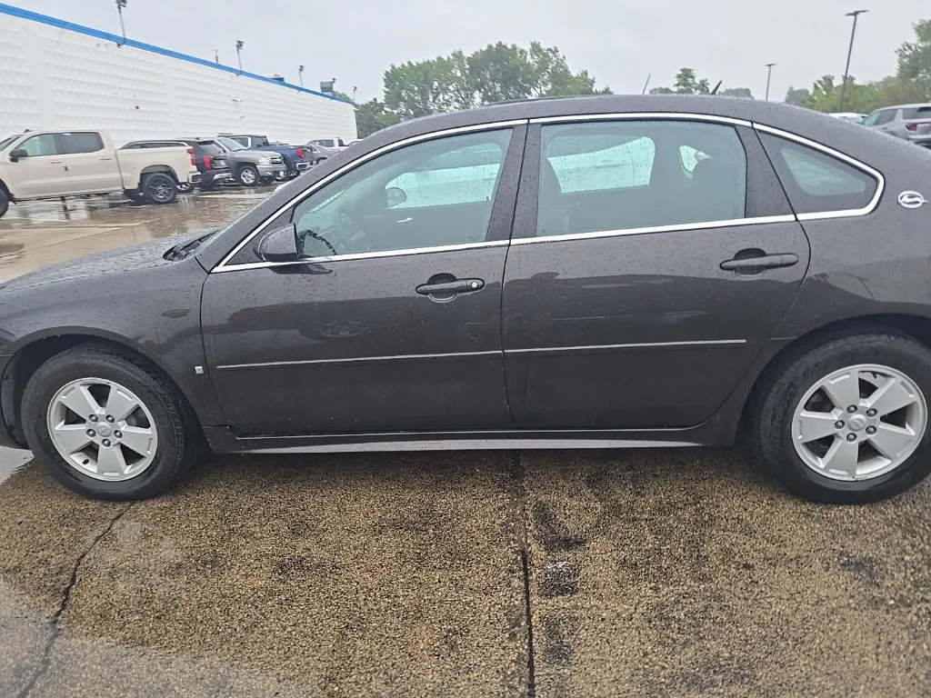 Used 2009 Brown Chevrolet LT image 2