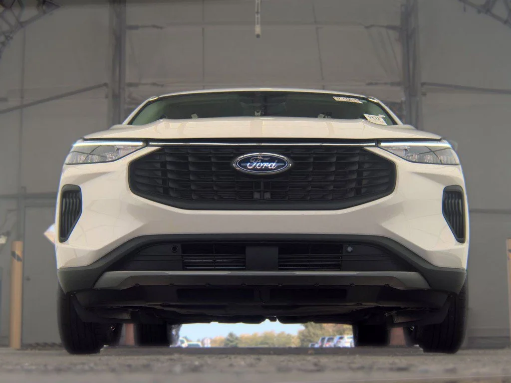 Used 2023 White Ford Active image 3