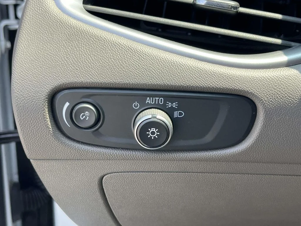 Used 2020 White Chevrolet LS image 29