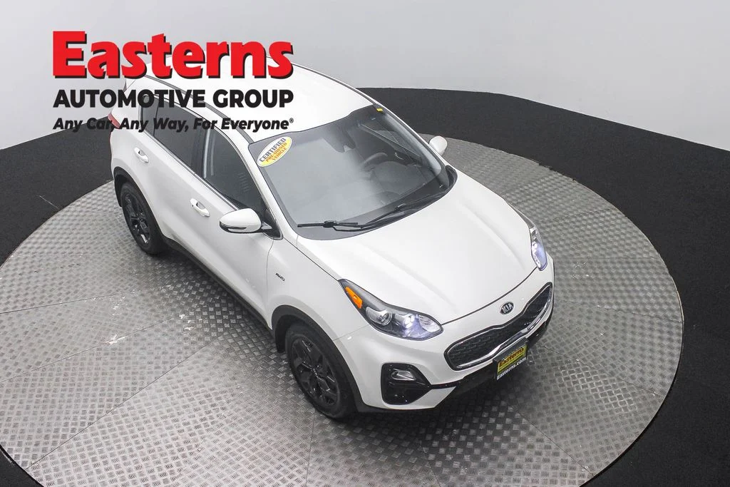 Used 2022 White Kia LX image 3