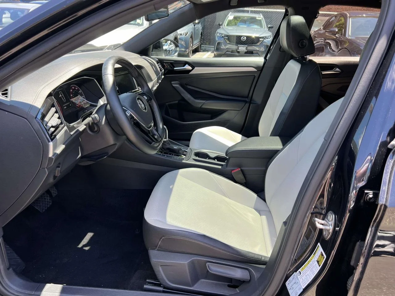 Used 2019 Deep Black Volkswagen 1.4T R-Line image 28