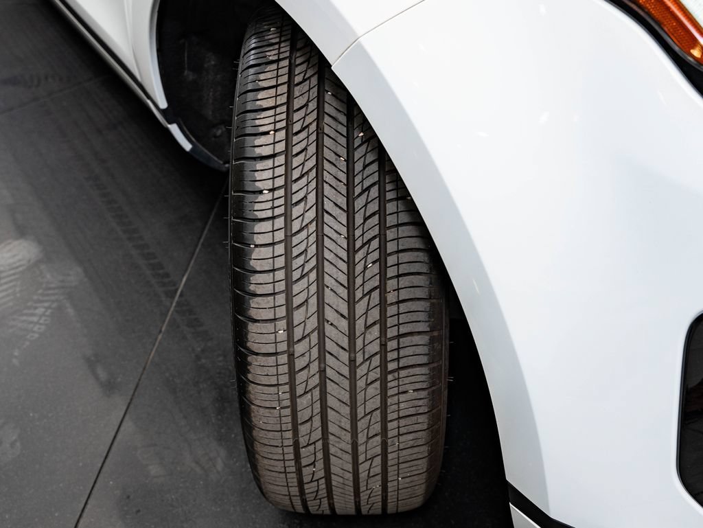 Used 2022 Fuji White Land Rover SE image 50