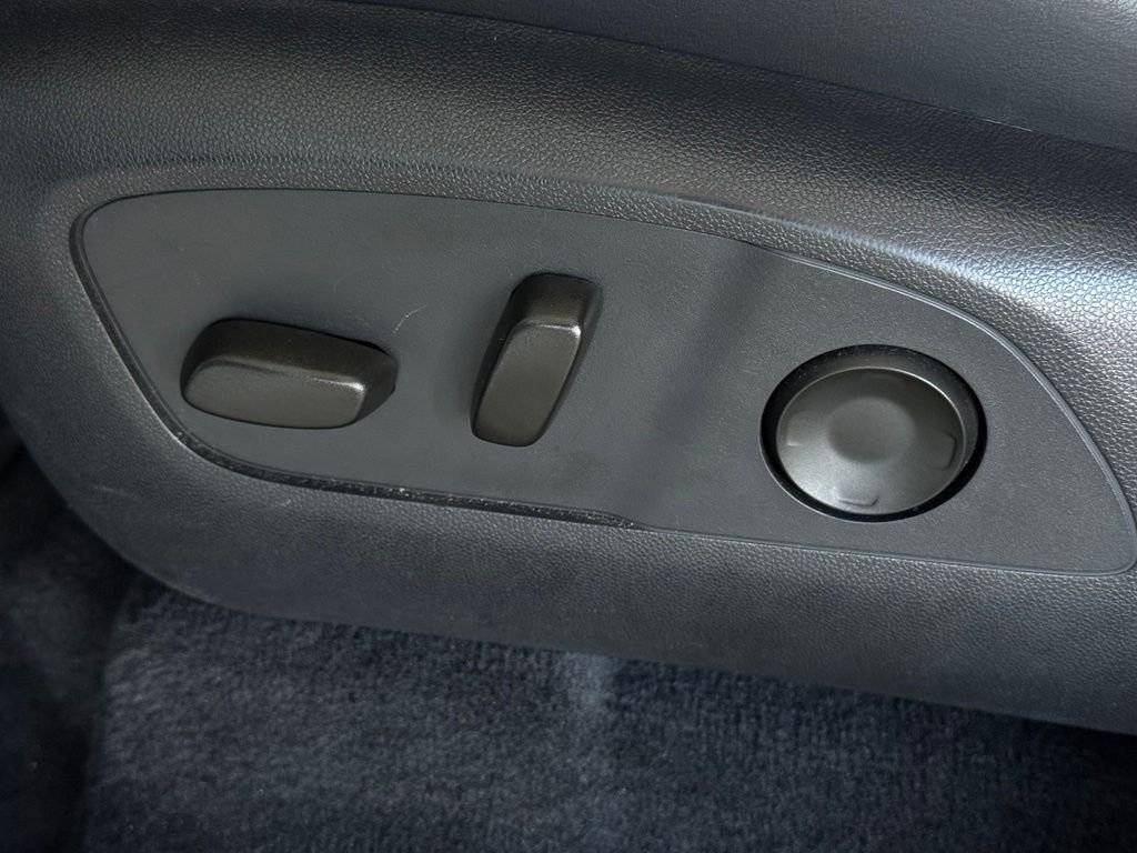 Used 2025 White Buick Preferred image 31