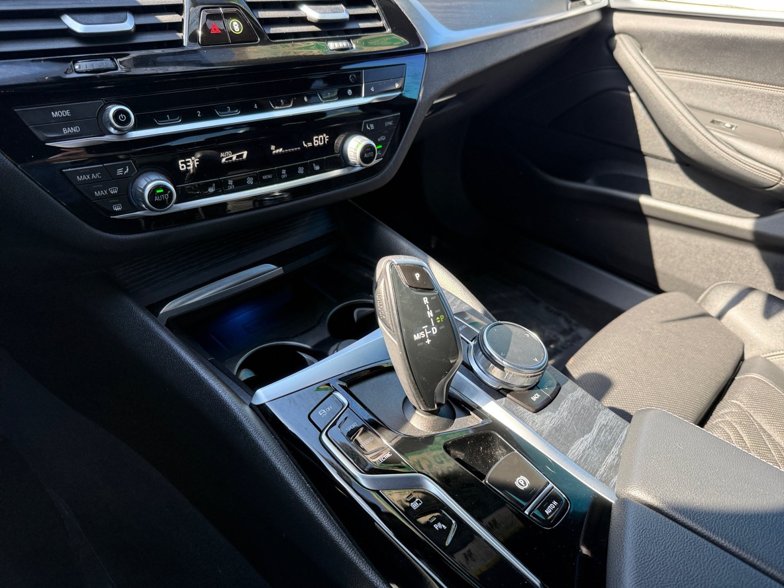 Used 2023 Jet Black BMW 530e iPerformance image 13