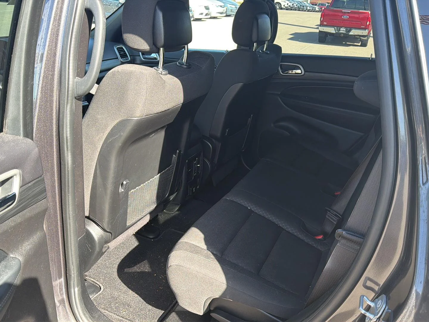 Used 2021 Granite Crystal Metallic Clearcoat Jeep Laredo E image 9