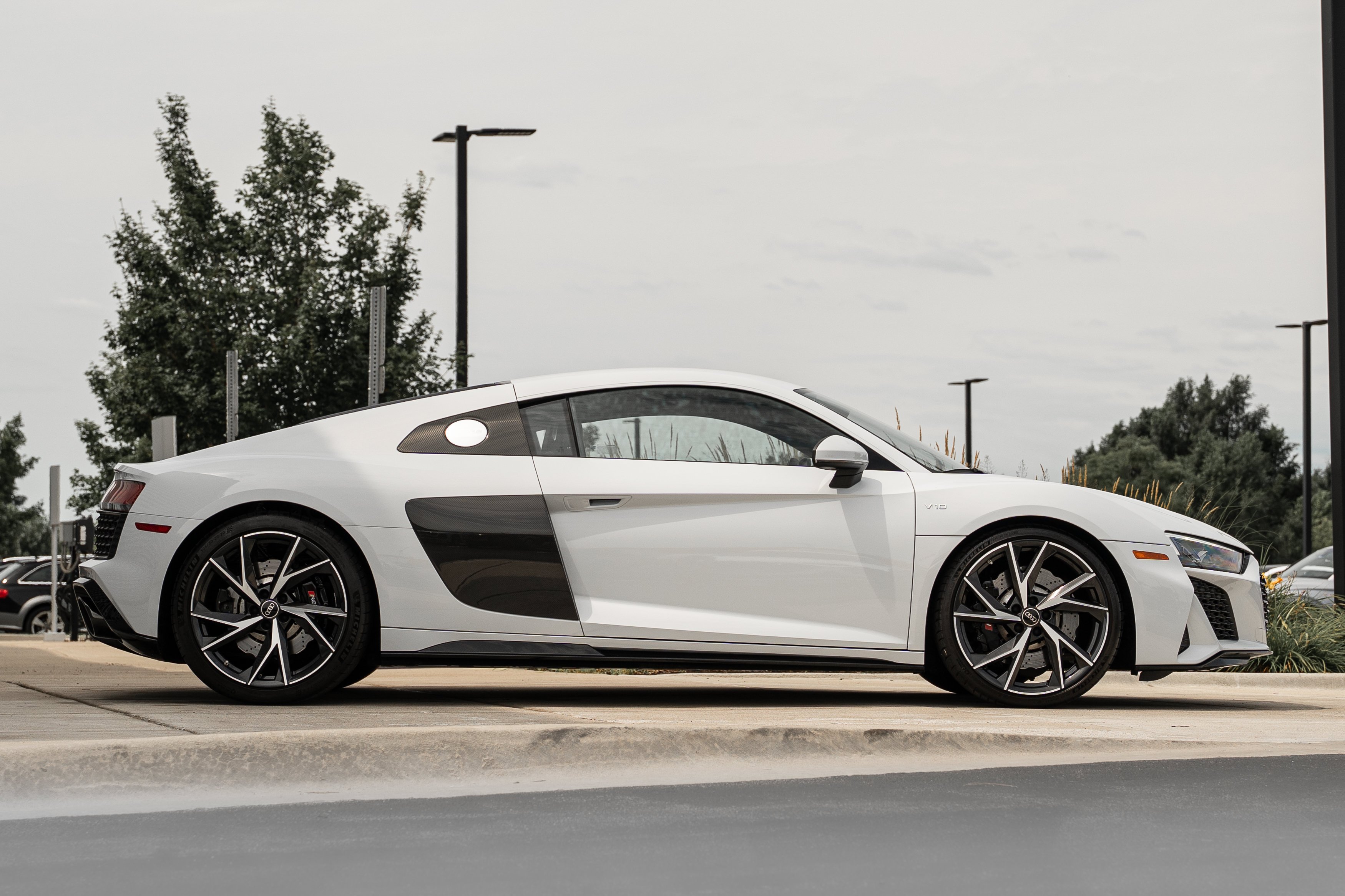 Certified Used 2023 Suzuka Gray Metallic Audi V10 performance image 3