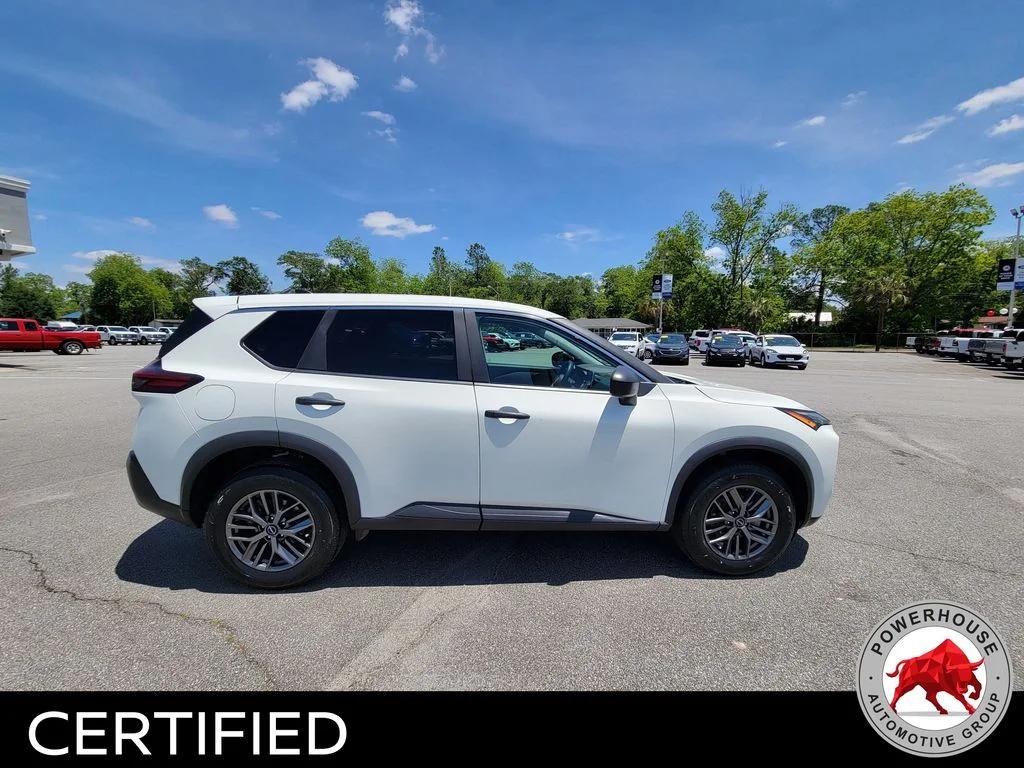 Used 2023 White Nissan S image 7