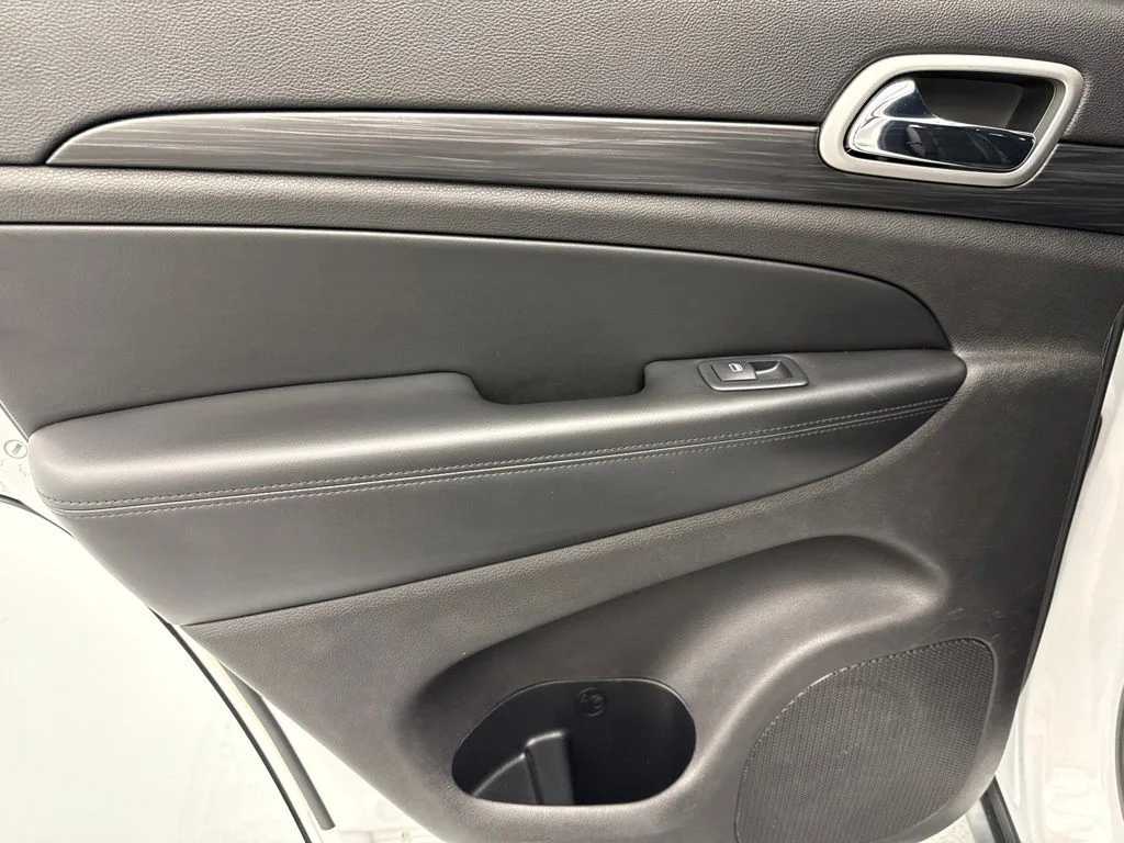Used 2020 White Jeep Laredo E image 16