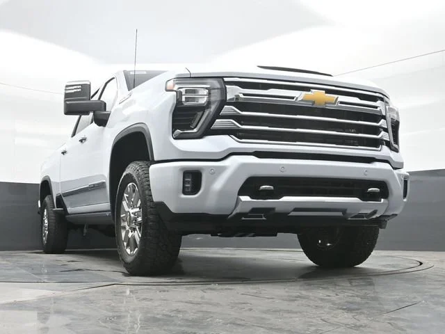 New 2026 Polar White Tricoat Chevrolet High Country image 14