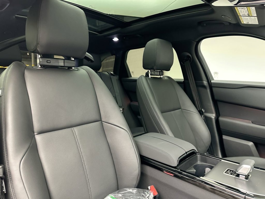 Used 2026 Fuji White Land Rover S image 5
