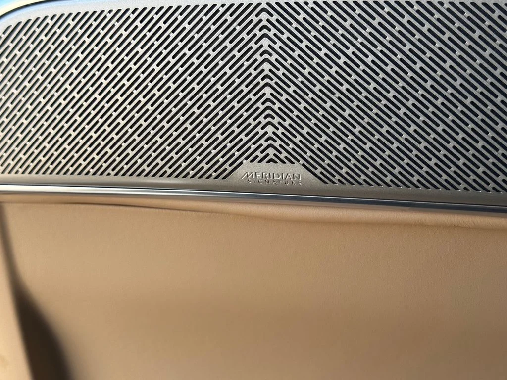 New 2026 White Land Rover Autobiography image 28