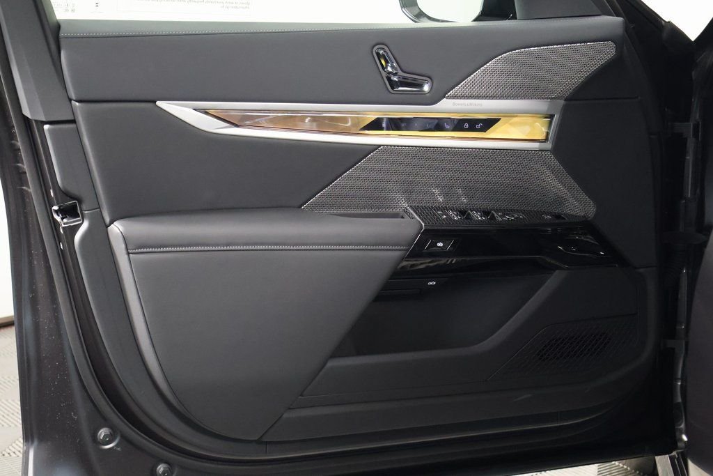 2026 BMW 7 Series 750e - Photo 7
