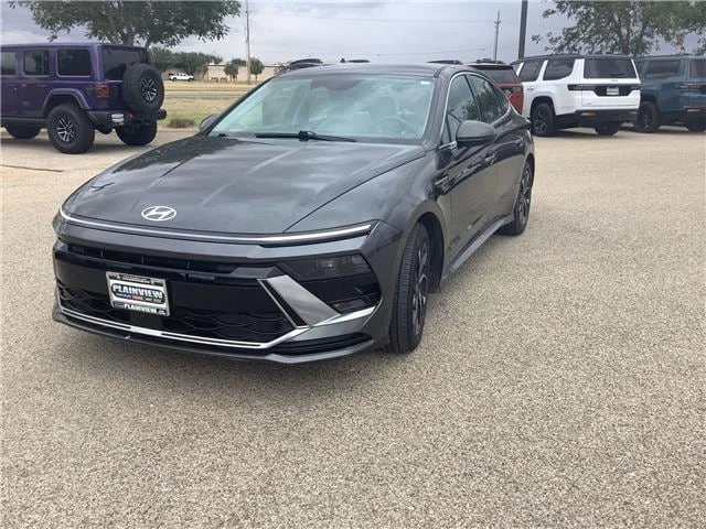 Used 2025 Portofino Gray Hyundai SEL Front-Wheel Drive image 4