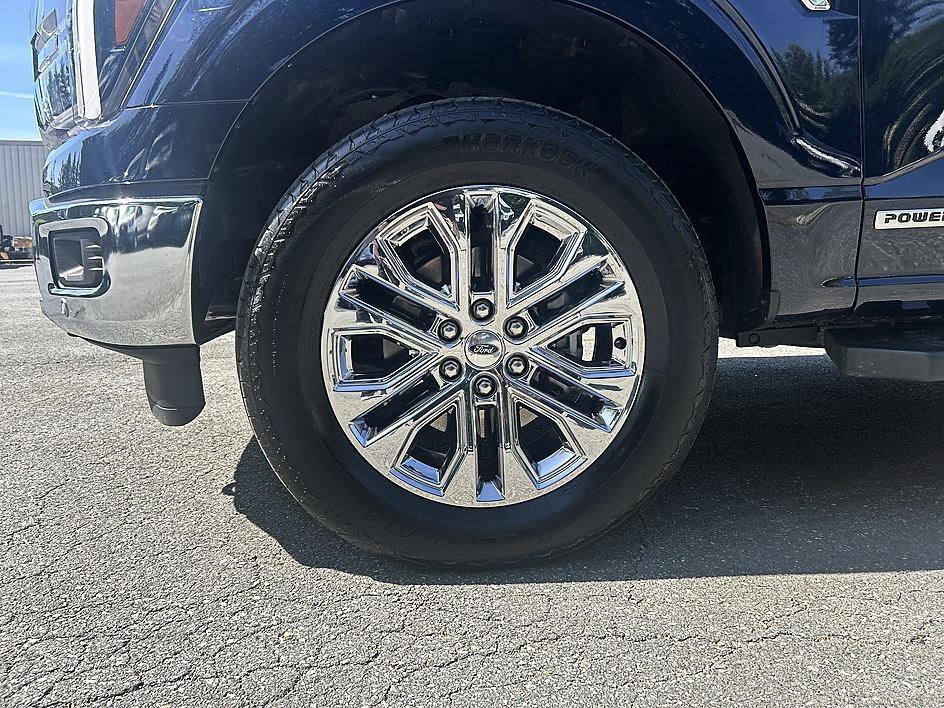 Used 2025 Blue Metallic Ford LARIAT image 8