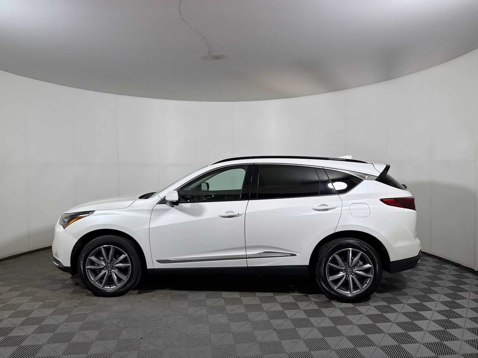 Used 2023 Platinum White Pearl Acura w/Technology Package image 4