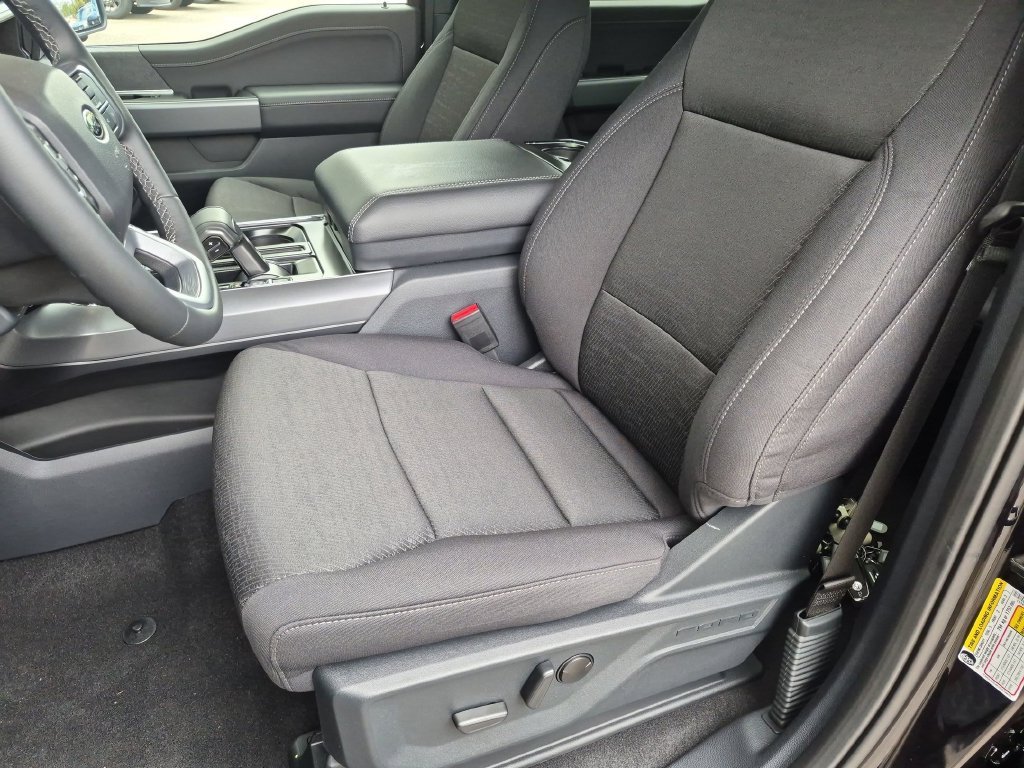 New 2026 Agate Black Metallic Ford XLT image 16