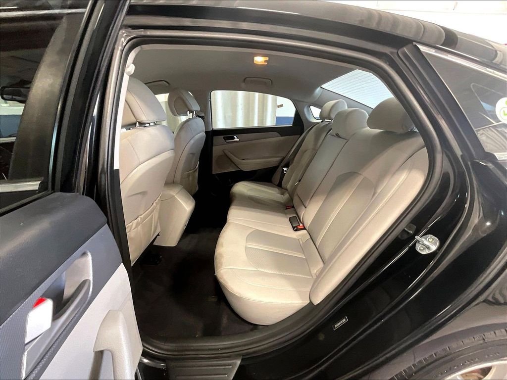 Used 2017 Black Hyundai SE image 15