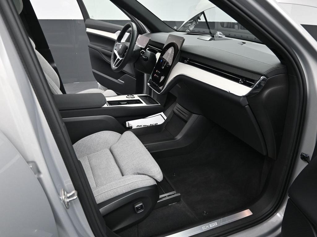 2025 Volvo EX90 Ultra - Photo 18