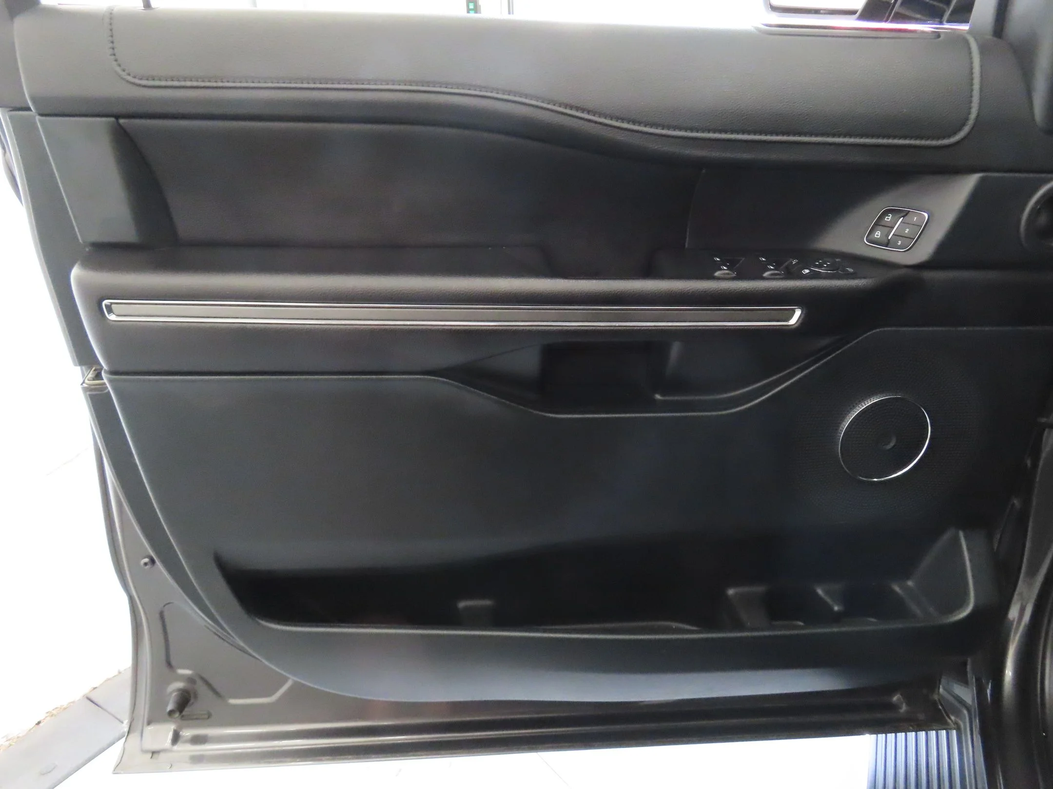 Used 2021 Gray Ford XLT image 10