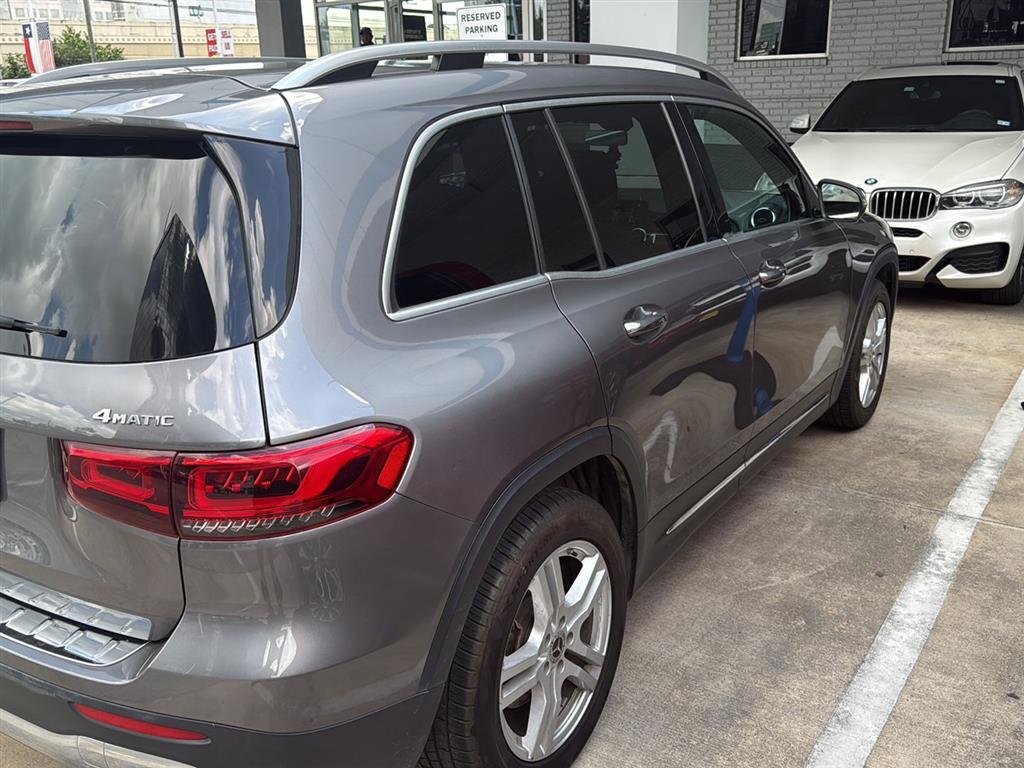 Used 2023  Mercedes-Benz GLB 250 image 2