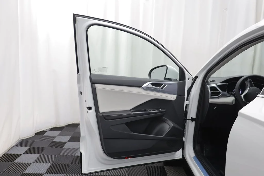 New 2026 Pure White Volkswagen 1.5T SE image 5