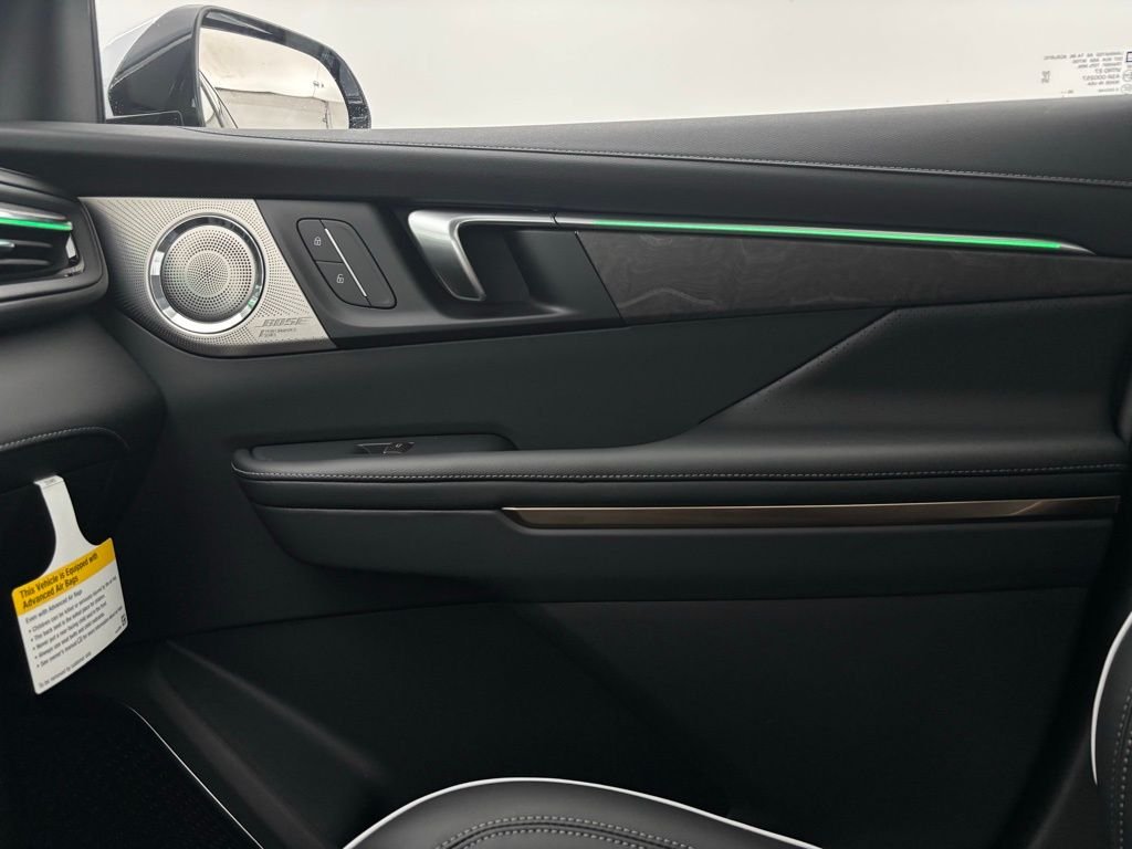New 2026 Iridescent White Tricoat Buick Avenir image 47